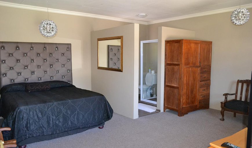 En- Suite Rooms : Bedroom with a double bed.