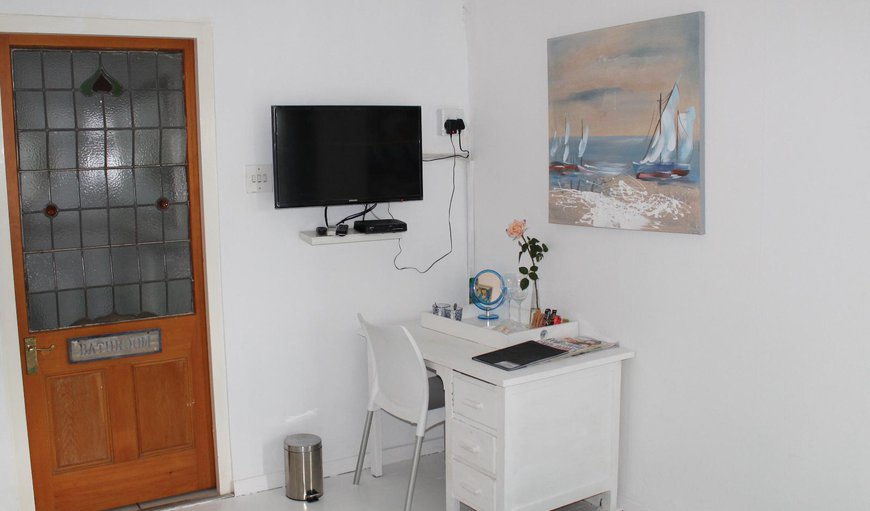 3 Queen Room with river view: Room 1 - Entrance