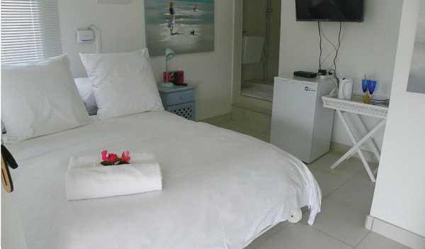 6 Deluxe Double with sea/river view: Room 6 - Bedroom