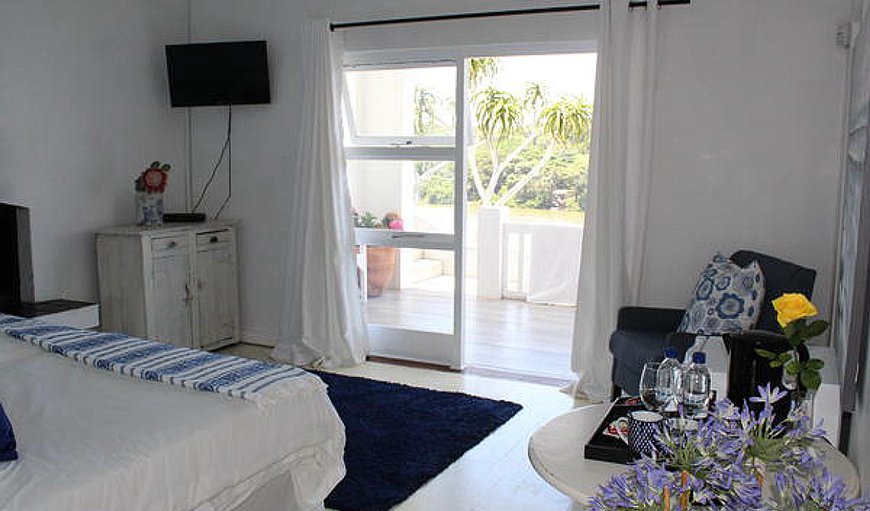 9 Deluxe Family Unit 8 sea/river view: Room 8 - Bedroom