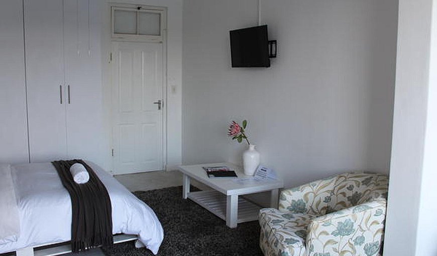 10 Deluxe Double with sea/river views: Room 9 - Bedroom