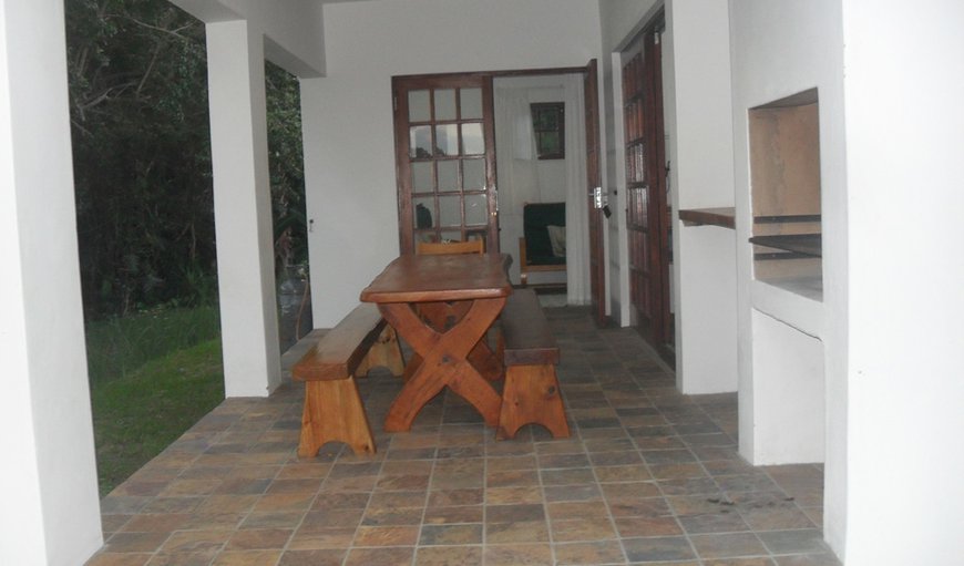 Unit 4: Unit 4 - There is a veranda with a built in braai outside.