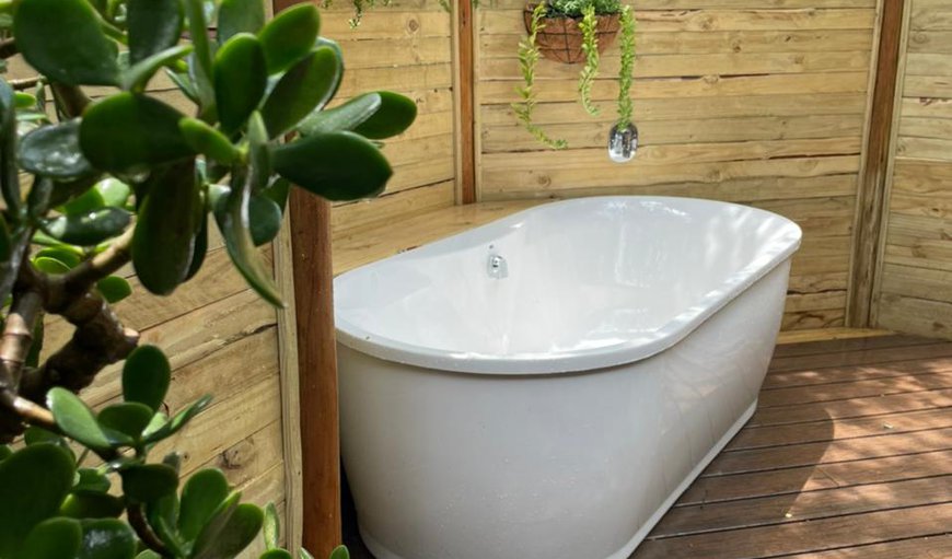 Chalet Rhino: Open-air bathtub