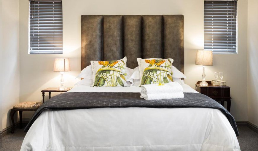 Luxury Queen Rooms: Luxury Queen Rooms - Bedroom with a queen size bed