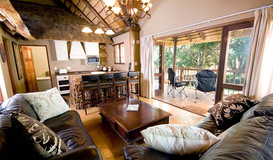 Kudu Cottage 2 bedroom: Kudu Cottage open plan lounge and kitchen area.