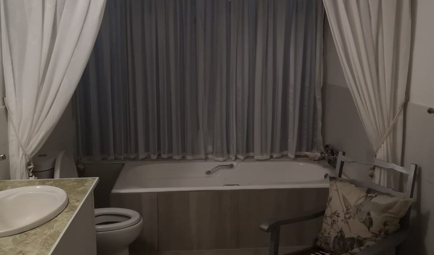Queen Room (Shower) 5: Bathroom Room 5