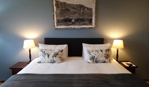 King/Twin Sea View Lodge Room: Bed