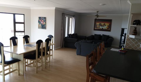 3 Bedroom Large Apartment: Seating area