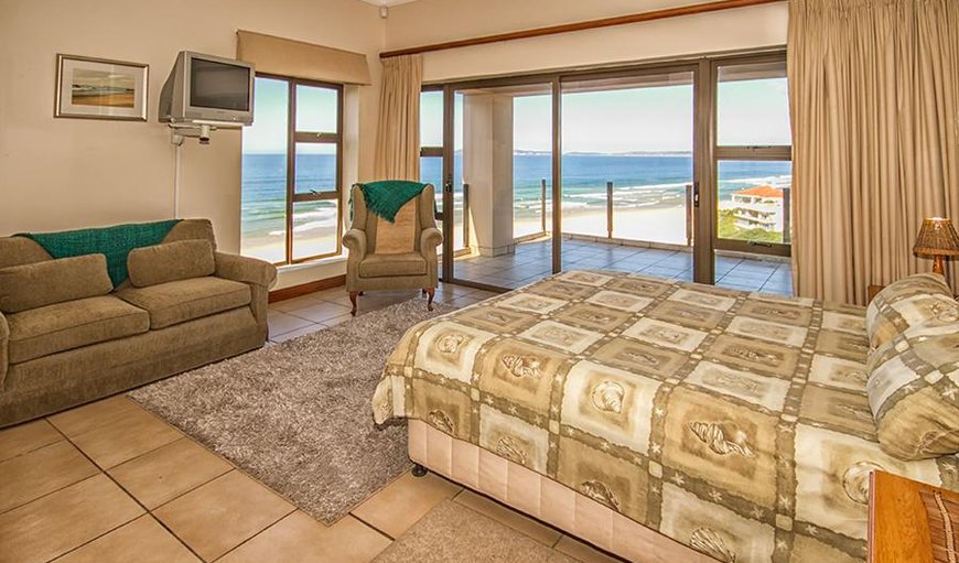 Beach Houses: Master bedroom with en-suite bathroom has sliding doors opening up on to a covered balcony perfect for viewing whales and dolphins.