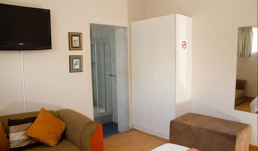 Unit 3 – 3 Bedroom Apartment: Unit 3 bedroom with a TV.