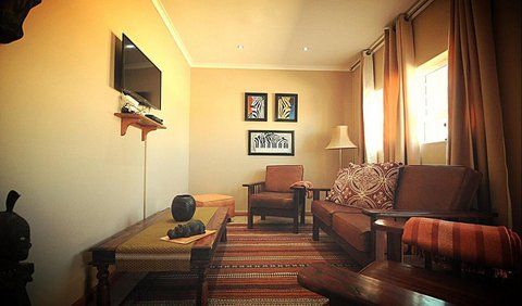 Setswana Self-Catering Cottage: Setswana Self-Catering lounge area