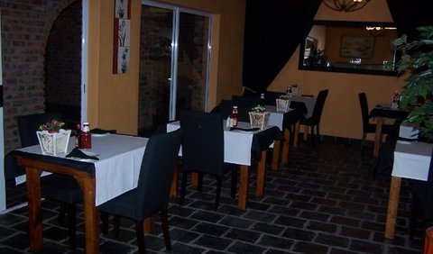 Family room: Coega Lodge dinning area.