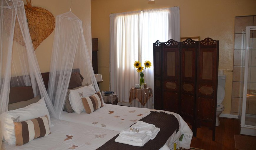 En-suite Twin Room with a Private Entrance: En suite twin room with private entrance 