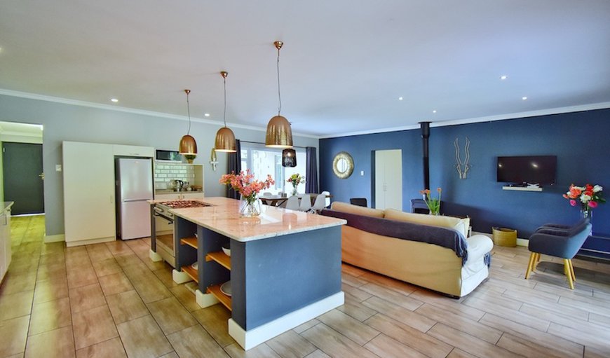 Luxury Holiday House: The large kitchen showing central island with gas hob