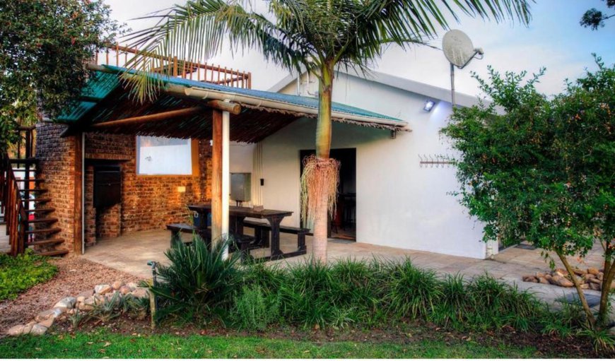 Room 6 Self Catering Deluxe Family Suite: Room 6 Self Catering Deluxe Family Suite - Unit with 2 interleading rooms
