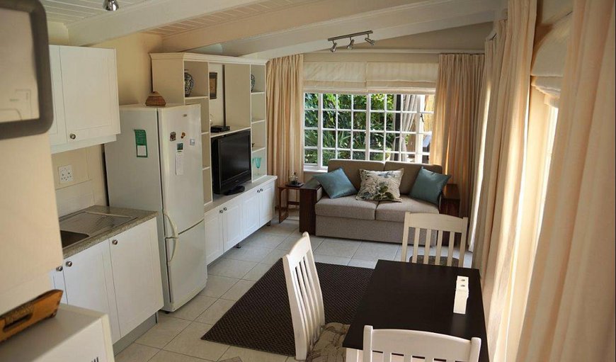 Garden Cottage - King /Twin: Garden Cottage - Open Plan kitchenette with Lounge