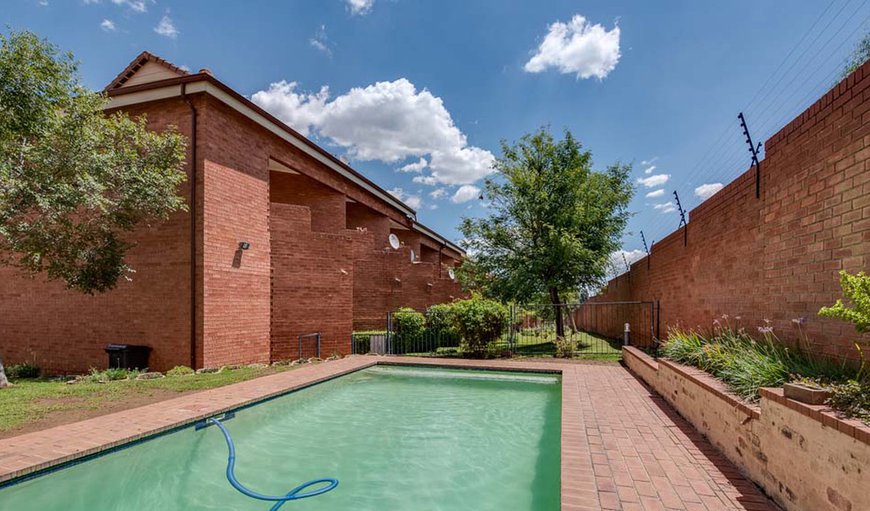 Welcome to JoziStay Savannah Apartments 82 in Wilgeheuwel, Roodepoort, Gauteng, South Africa
