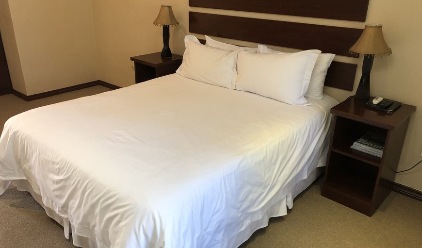 Double En-suite Room: Bedroom with a double bed