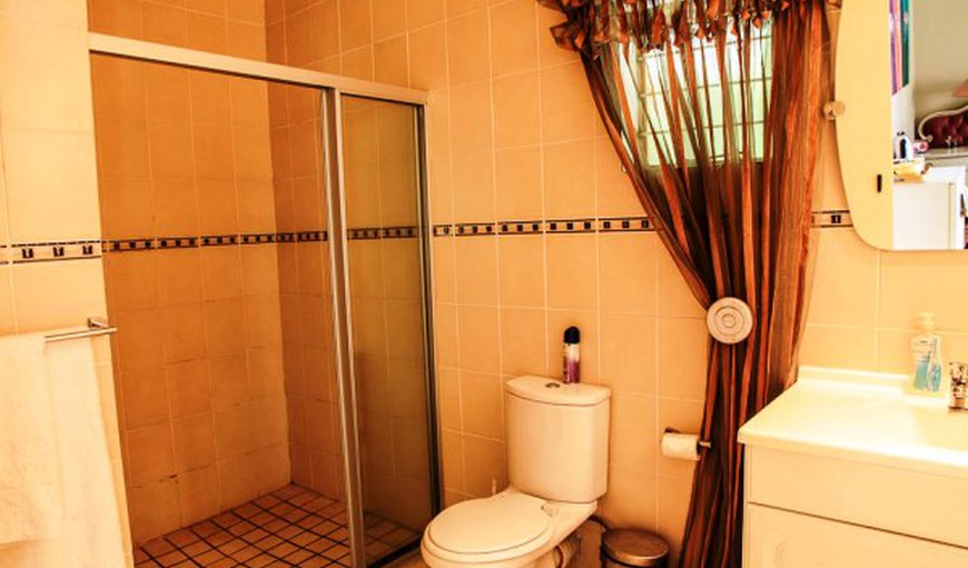 Self-catering unit: Bathroom