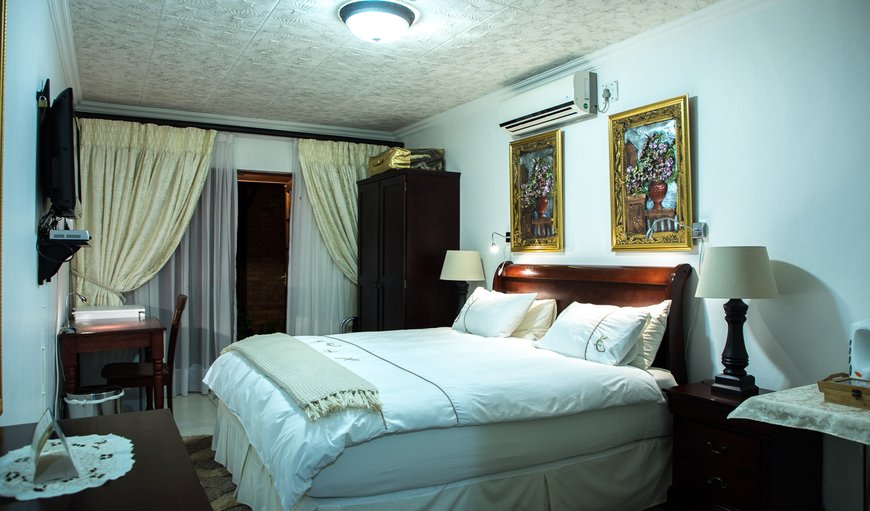 Double room - Self catering R8: Double room Self catering R2 - Bedroom