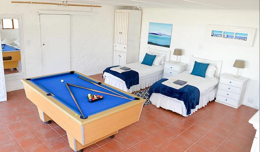 Happy Family Guest House: Happy Family Guest House with a pool table and twin singles.