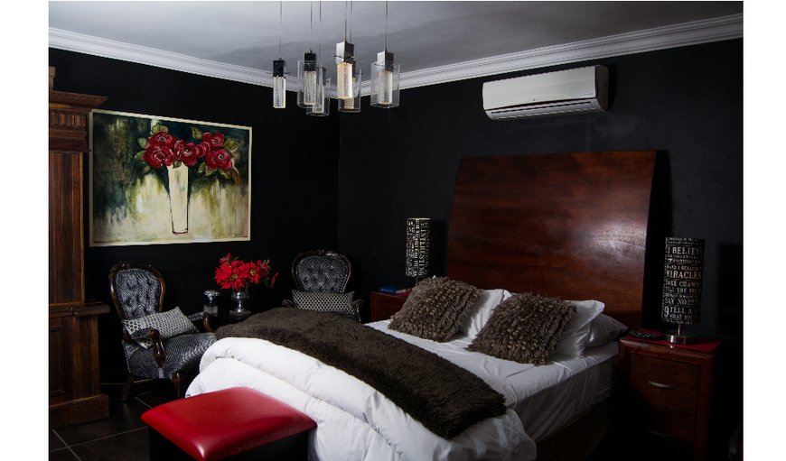 Cosy Grey and Red Room: Cosy Grey and Red Room