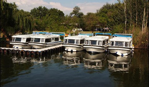 Leisureliner Houseboat: House boats