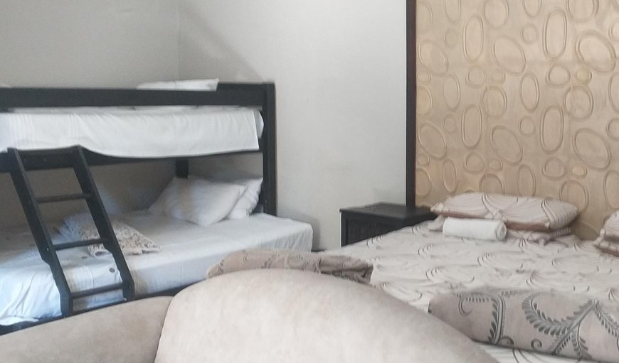 Family Room Sleeps 5 - Bedroom with a queen size bed and a bunk bed (double below and single on top) Family Room Sleeps 5 - Bedroom with a queen size bed and a bunk bed (double below and single on top)