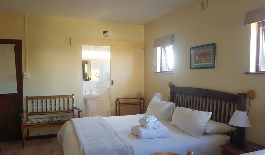 Standard - Marlin - This room offers a queen bed, 2 single bunker beds and a bathroom with a shower and a toilet Standard - Marlin - This room offers a queen bed, 2 single bunker beds and a bathroom with a shower and a toilet