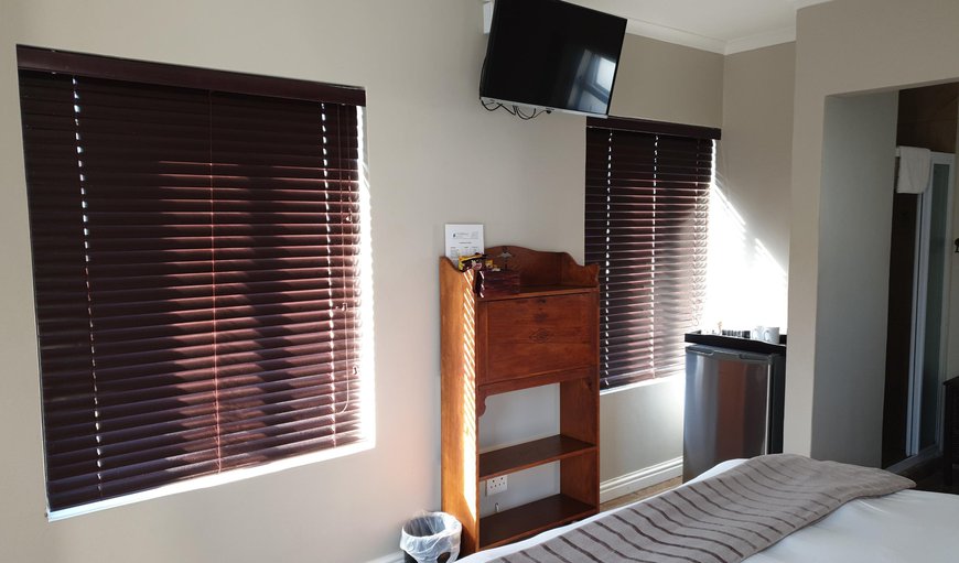 Standard - Shark - This room has a king size bed, which can be converted into 2 single beds and a bathroom with a shower Standard - Shark - This room has a king size bed, which can be converted into 2 single beds and a bathroom with a shower