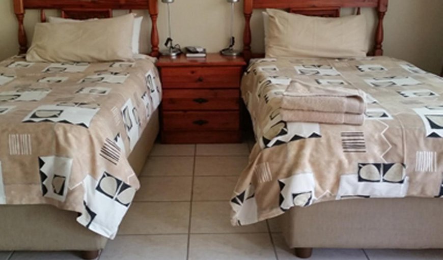 Standard Twin Rooms With Shower Only: Standard Twin Rooms With Shower Only - Bedroom with 2 single beds