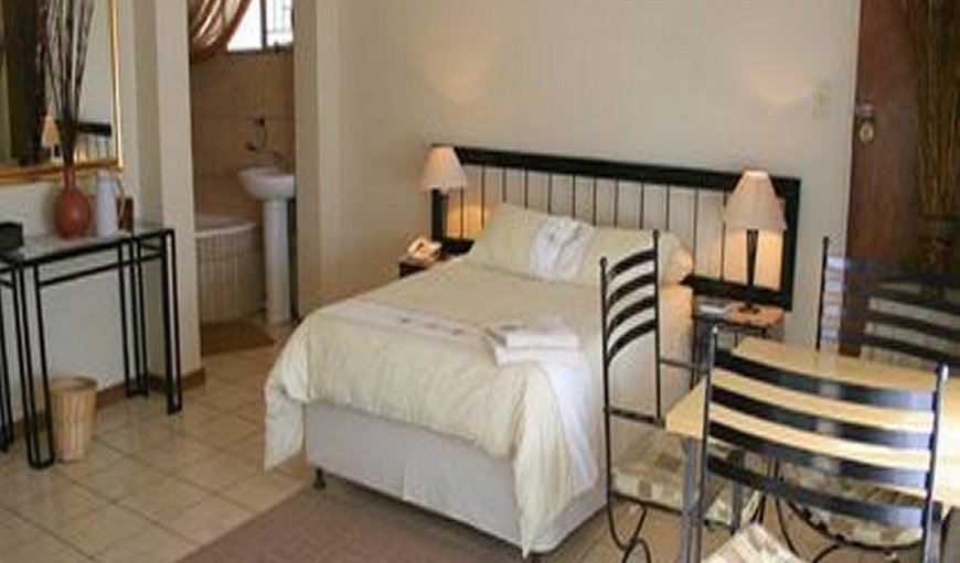 Family Rooms 3 Sleeper Full En-Suite: Family Rooms 3 Sleeper Full En-Suite - Bedroom with a double bed and a single bed