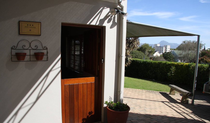 Nerina Self Catering Cottage: Entrance and secure parking