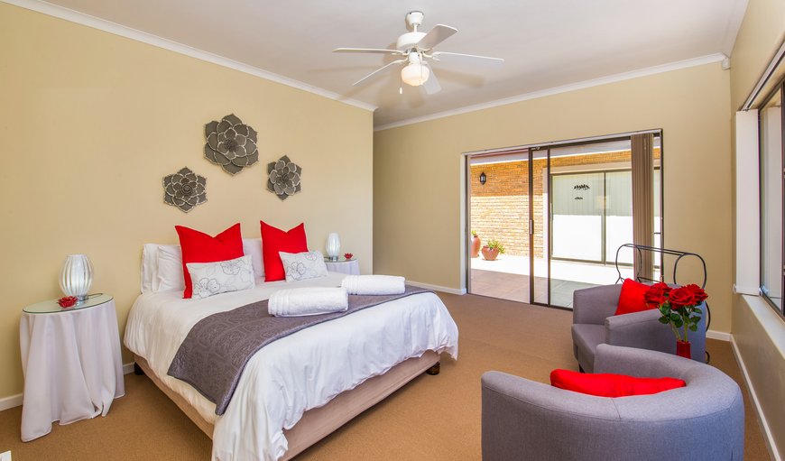 THE ELEPHANT WALK: DOUBLEBED, 2 CHAIRS, FRIDGE, AIRCON, DSTV, WALK IN CLOSET, FULL BATHROOM, COFFEE AND TEA FACILITIES