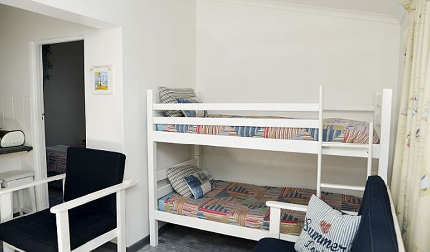 Suidersee 8: Apartment 8 bunk beds