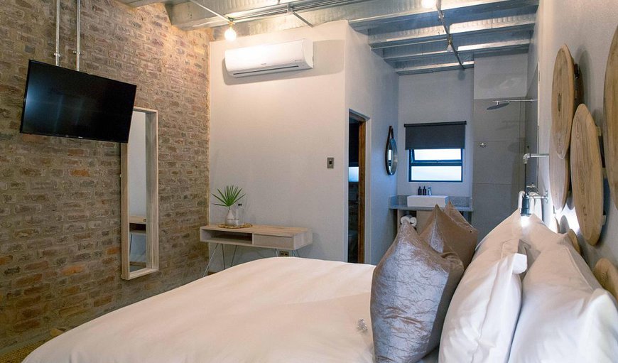 All rooms are elegantly furnished to a high level of comfort and convenience with king/twin beds, a LED Smart TV, DSTV and Wi-Fi All rooms are elegantly furnished to a high level of comfort and convenience with king/twin beds, a LED Smart TV, DSTV and Wi-Fi