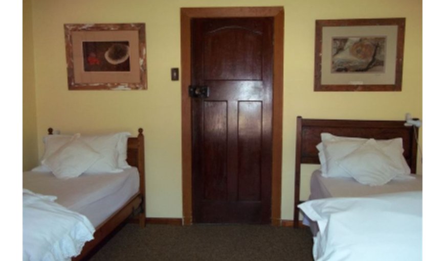 Twin bedded room: Twin Bedroom
