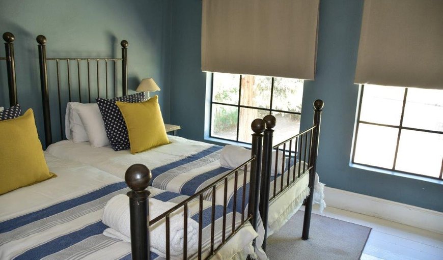 Luxury Villa: Bedroom with Single Beds