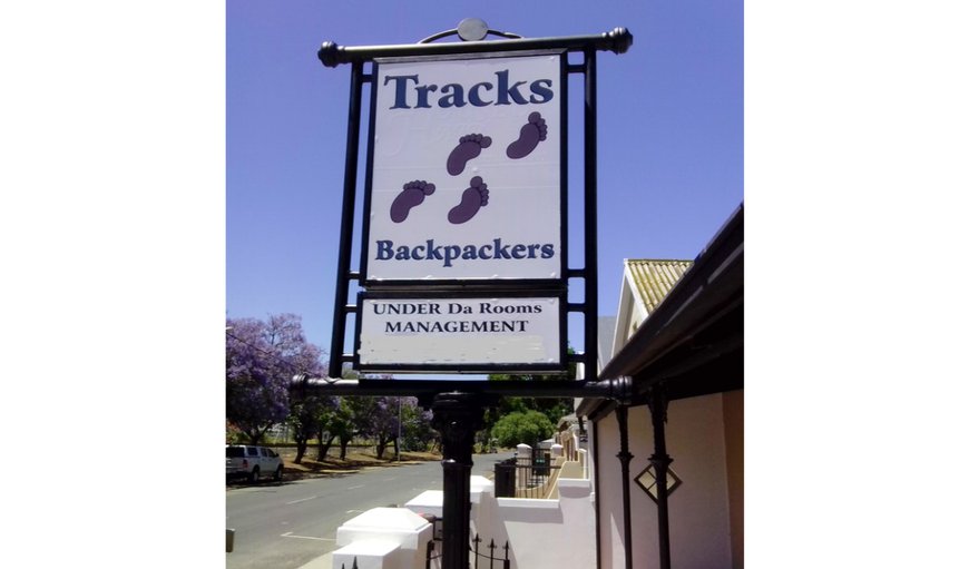 Tracks Backpackers: Tracks Backpackers