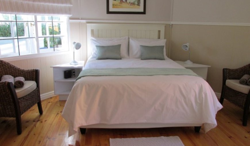 Deja Vu Cottage: Main Bedroom