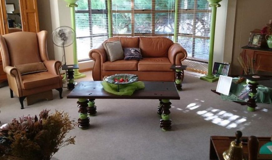 Paradise Awaits Bed and Breakfast shared lounge area.