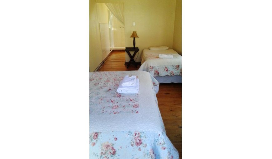 En-suite Double room: Standard Double room - Bedroom with a queen size bed and a 3/4 bed