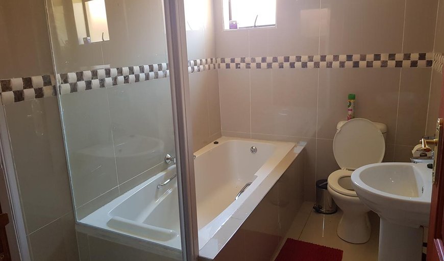 Luxury Room: Bathroom / Deluxe Suite