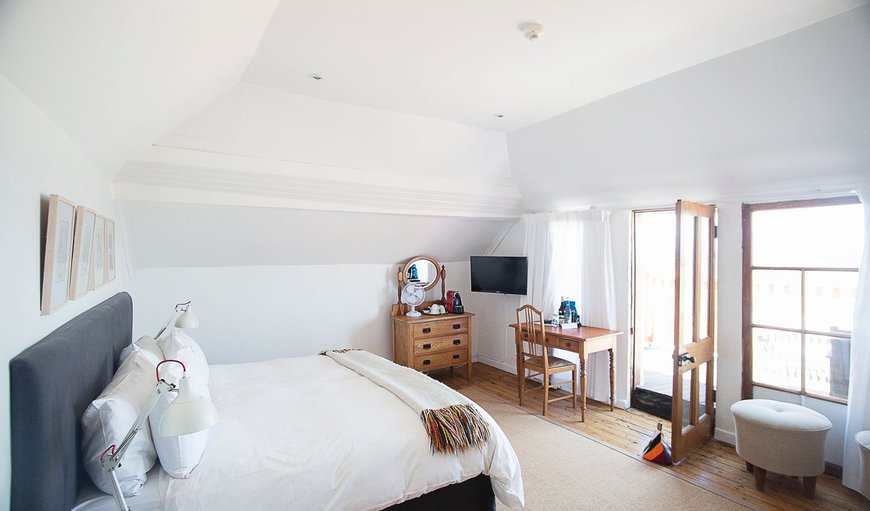 Loft - The Loft is furnished with a king size bed, a flat screen TV, safe, hairdryer and an en-suite bathroom. Loft - The Loft is furnished with a king size bed, a flat screen TV, safe, hairdryer and an en-suite bathroom.