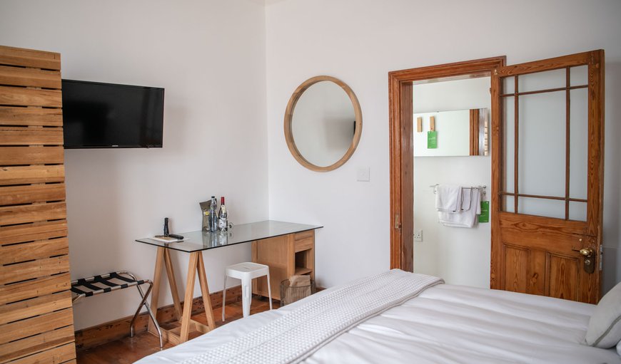 Basic Standard Room - The room offers a king size bed with a flat screen TV, safe, hairdryer and an en-suite bathroom. Basic Standard Room - The room offers a king size bed with a flat screen TV, safe, hairdryer and an en-suite bathroom.