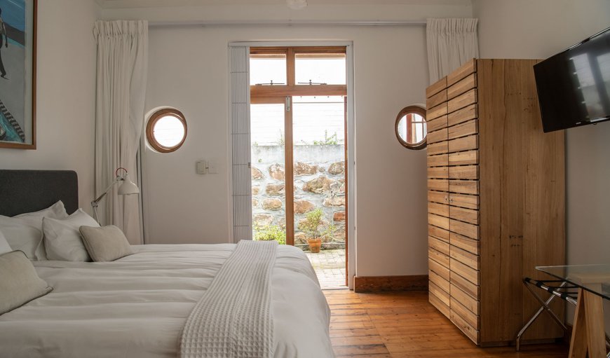 Basic Standard Room - The room offers a king size bed with a flat screen TV, safe, hairdryer and an en-suite bathroom. Basic Standard Room - The room offers a king size bed with a flat screen TV, safe, hairdryer and an en-suite bathroom.