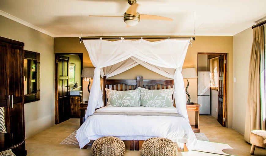 African Safari Lodge | Deluxe Suite 2: Deluxe River Unit - Bedroom