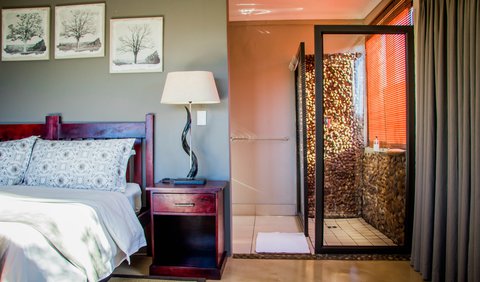African Safari Lodge | Kudu Master Suite: Main Lodge - Bathroom