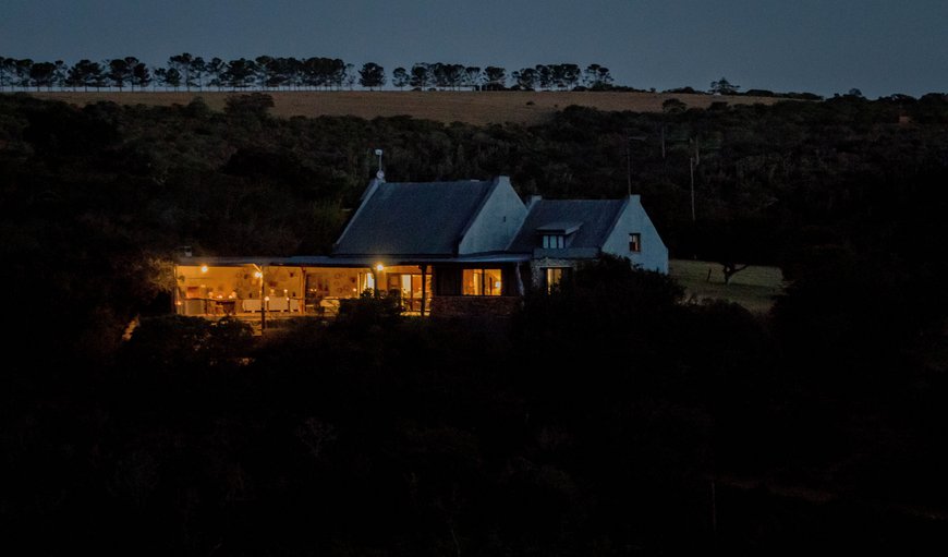 Main Lodge - Night ambiance