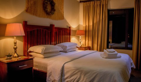 African Safari Lodge | Nyala Suite: Main Lodge - Bedroom